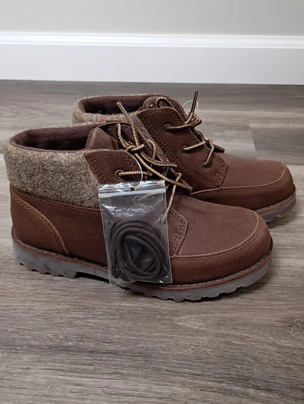 New UGG Kids Boys Classic Casual Brown Leather Wool Lace Up Short Boots Size 2